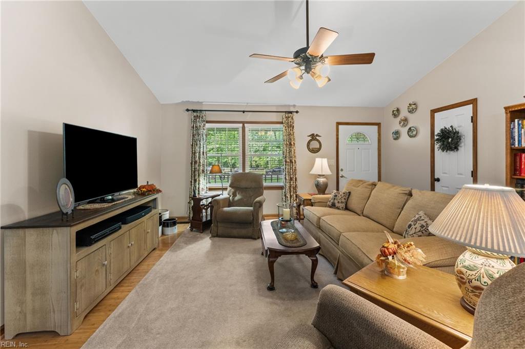 9843 Spring Branch Dr Property Photo 16
