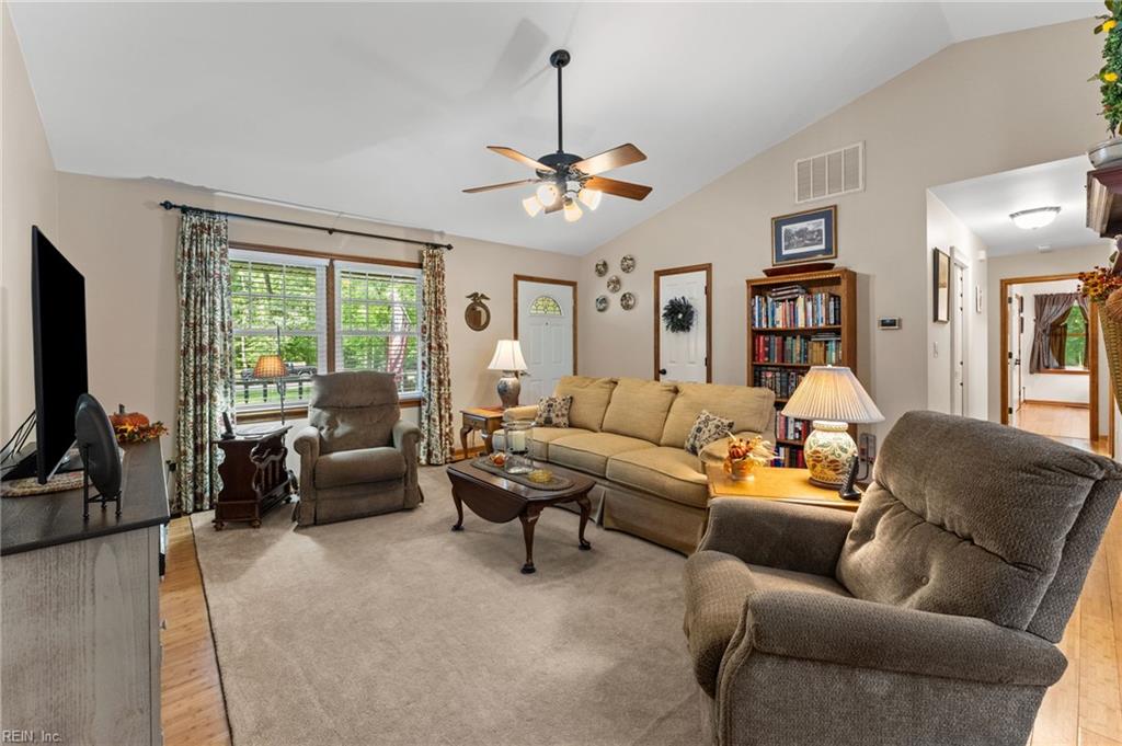 9843 Spring Branch Dr Property Photo 17