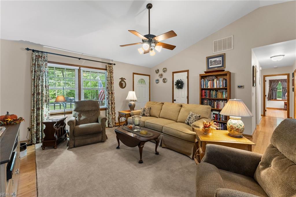 9843 Spring Branch Dr Property Photo 19