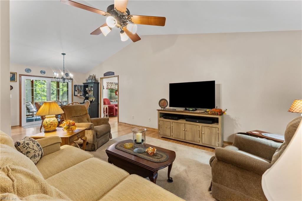 9843 Spring Branch Dr Property Photo 20
