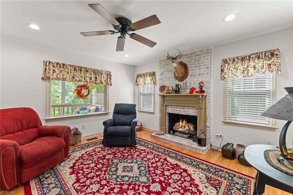 9843 Spring Branch Dr Property Photo 21