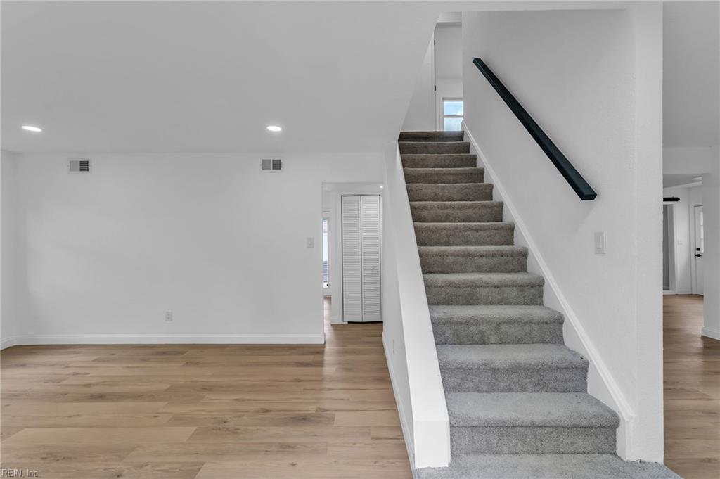 221 Iroquois Rd Property Photo 8