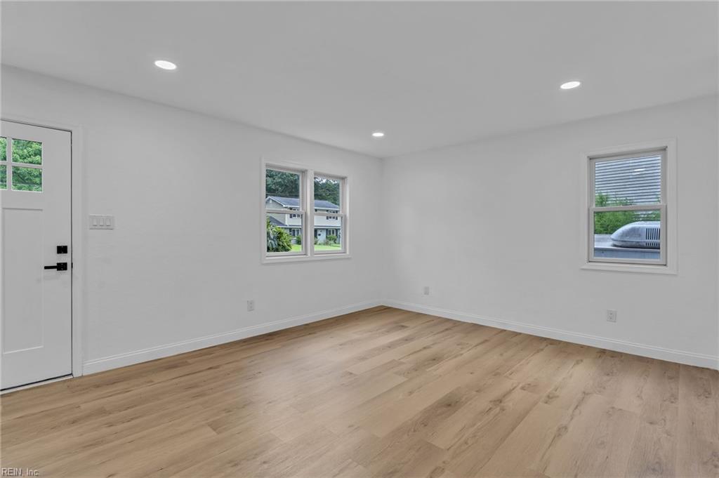 221 Iroquois Rd Property Photo 11