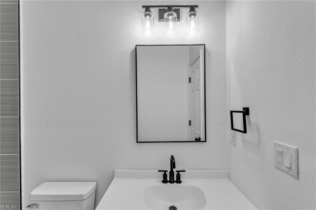 221 Iroquois Rd Property Photo 47