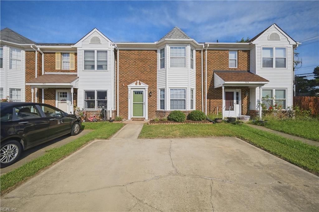 302 Fairfax Ter Property Photo 1