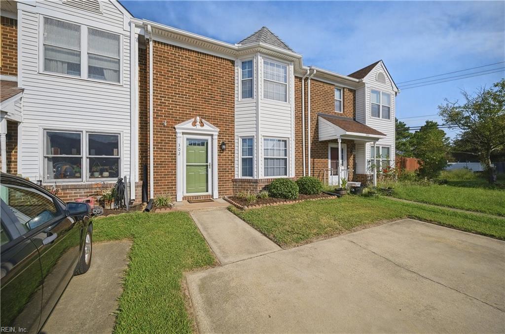 302 Fairfax Ter Property Photo 2