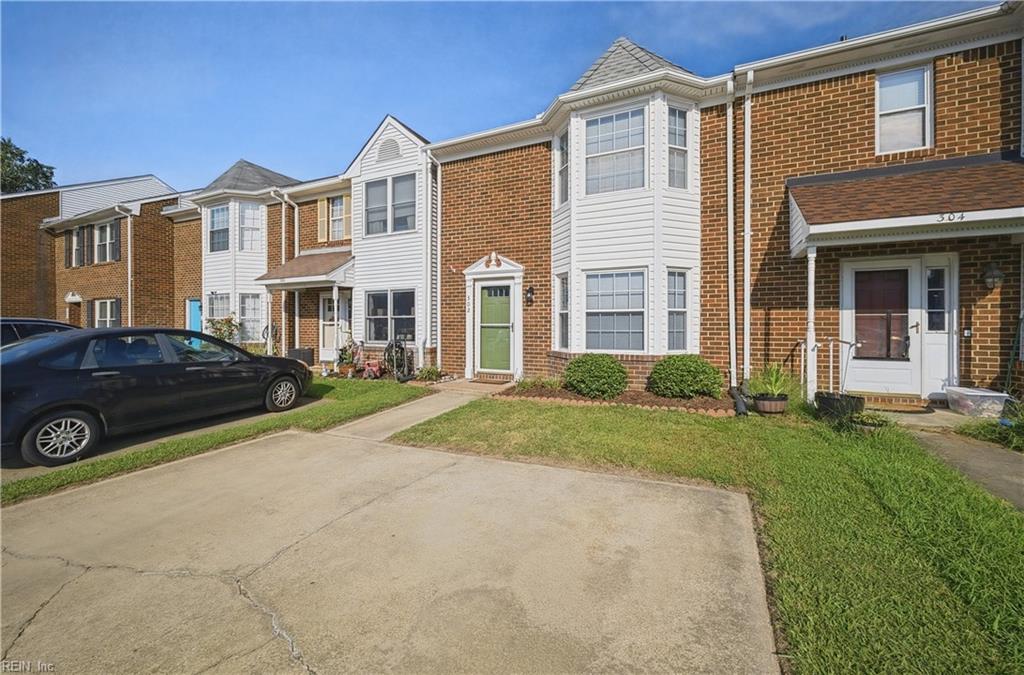 302 Fairfax Ter Property Photo 3