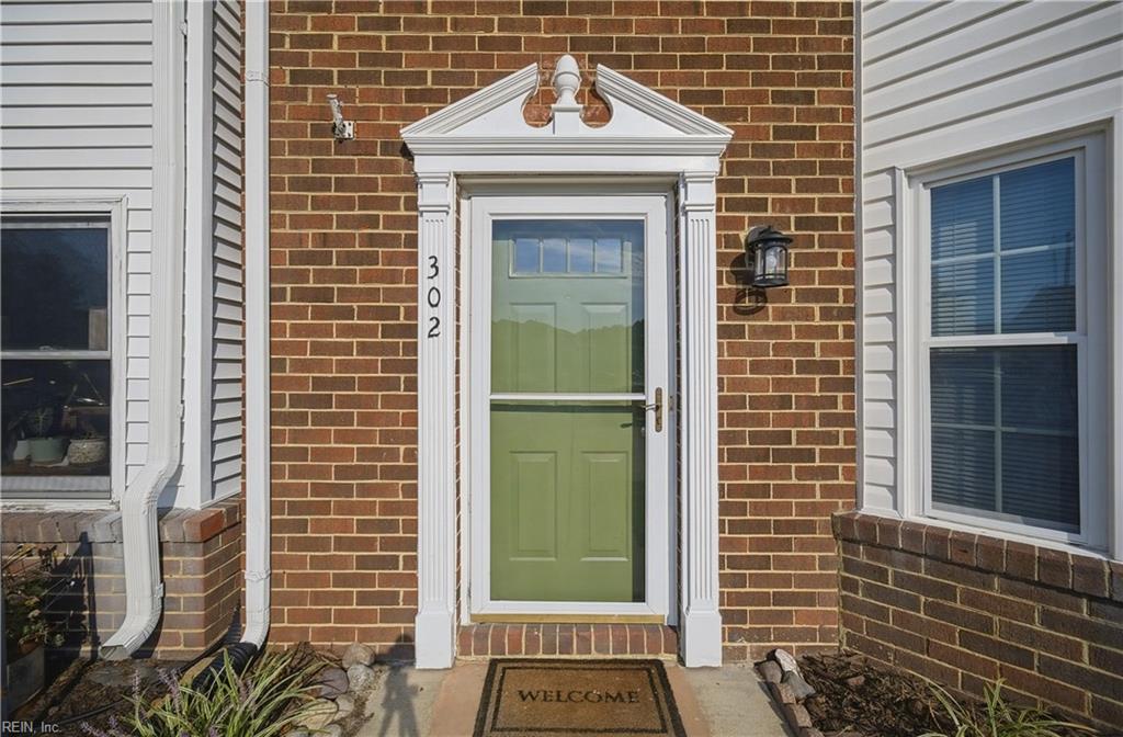 302 Fairfax Ter Property Photo 4