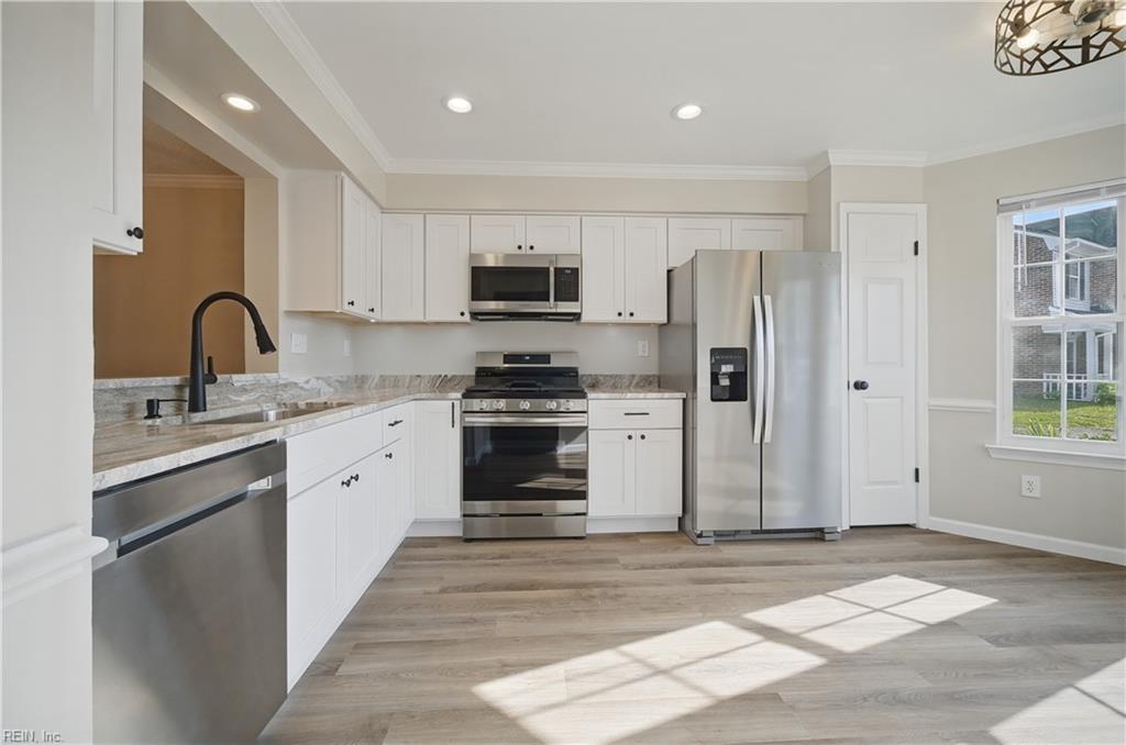 302 Fairfax Ter Property Photo 13