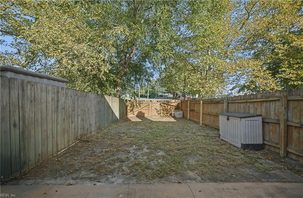 302 Fairfax Ter Property Photo 35