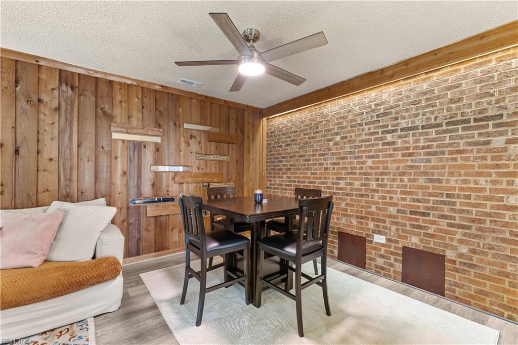 4805 Fountain Hall Dr Property Photo 11