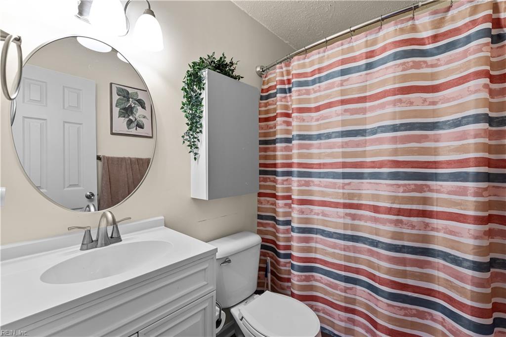 4805 Fountain Hall Dr Property Photo 17