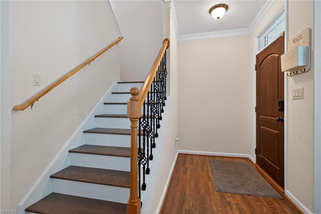 713 Tiffany Green Ct Property Photo 28