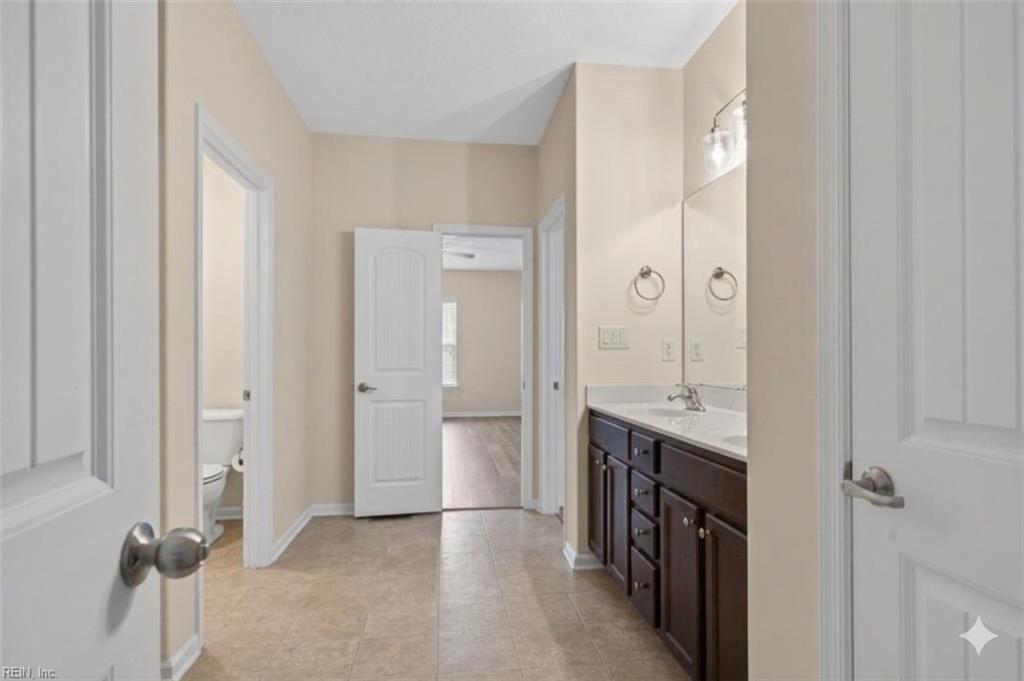 713 Tiffany Green Ct Property Photo 36