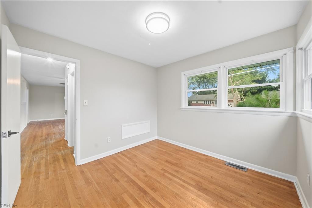 10 Eastlawn Dr Property Photo 17