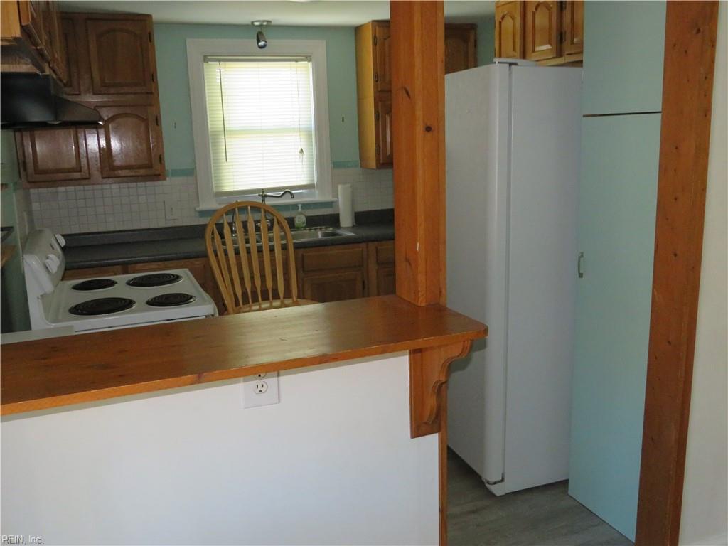 7732 Castleton Pl Property Photo 3