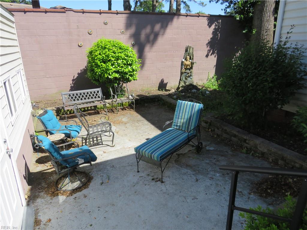 7732 Castleton Pl Property Photo 11
