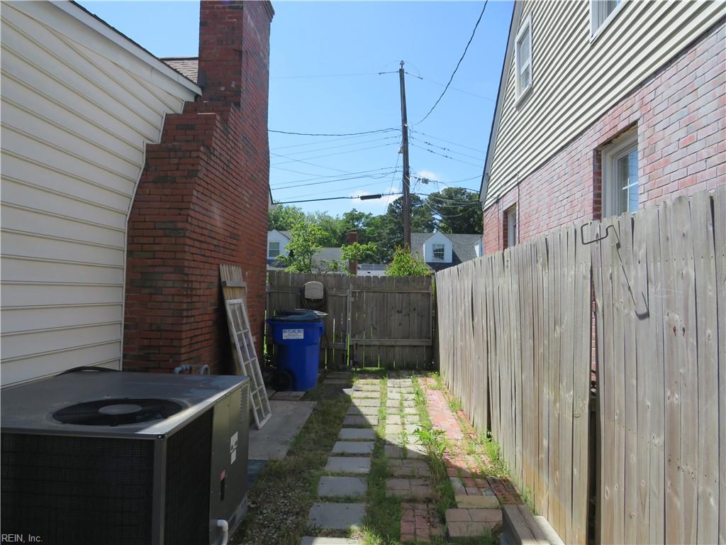 7732 Castleton Pl Property Photo 16