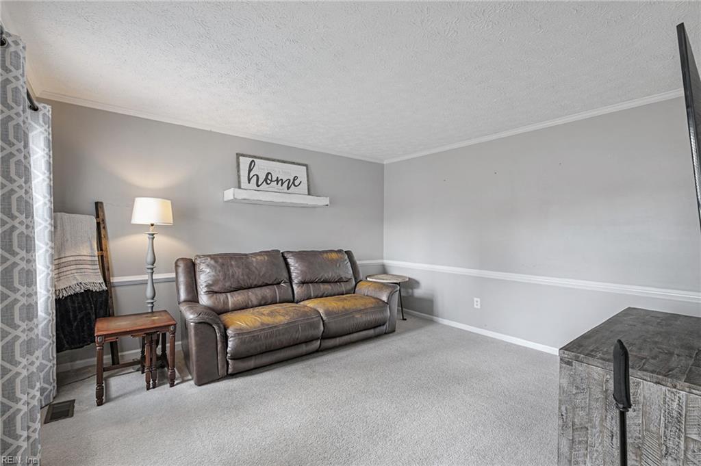 330 Williamsburg Ct Property Photo 5