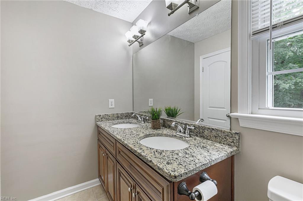 330 Williamsburg Ct Property Photo 20
