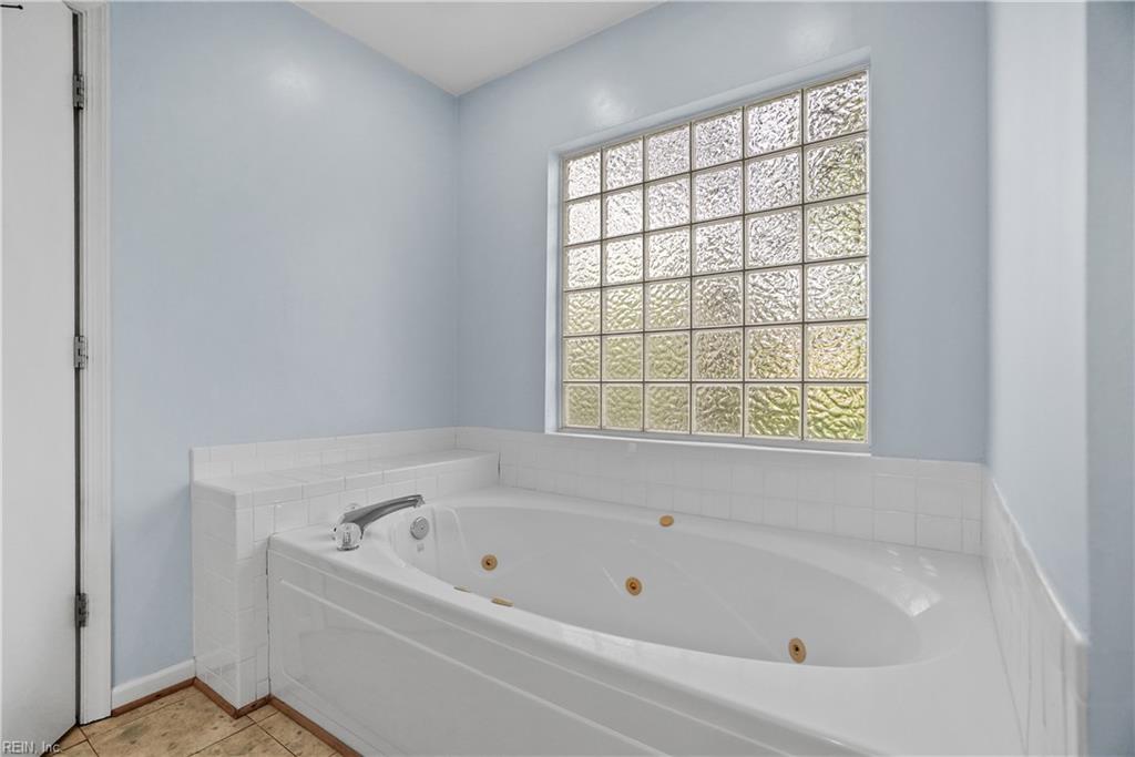 2112 Pretty Lake Ave Property Photo 37