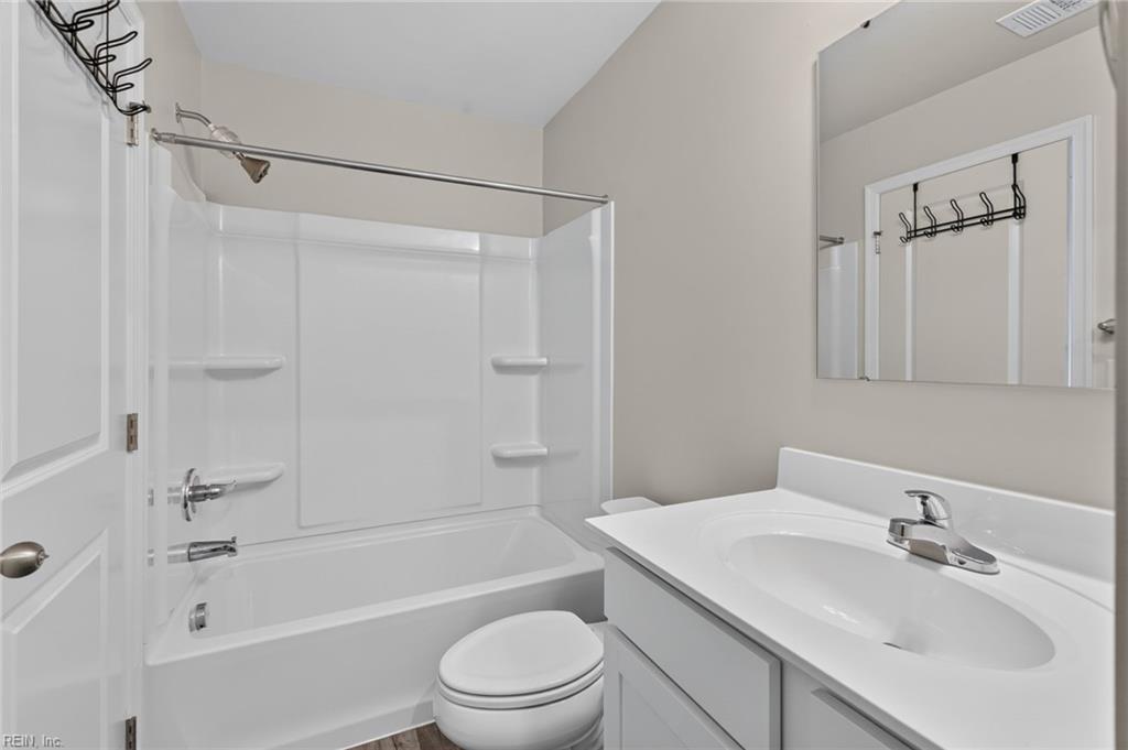 2027 Petersen Way Property Photo 15