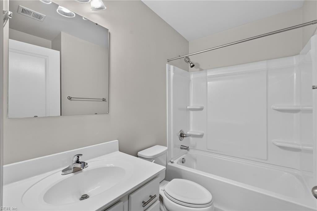 2027 Petersen Way Property Photo 18