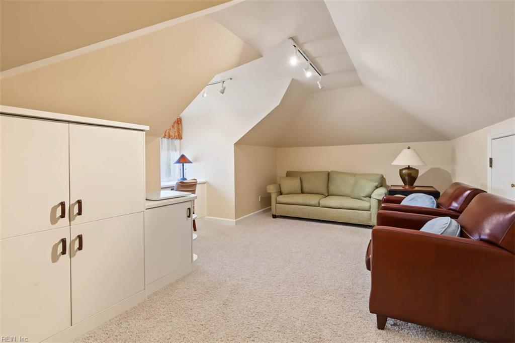 137 Roger Smith Property Photo 43