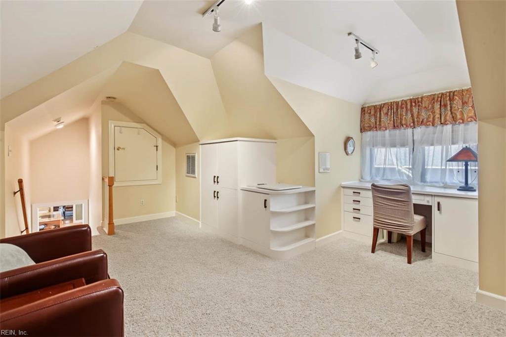 137 Roger Smith Property Photo 44