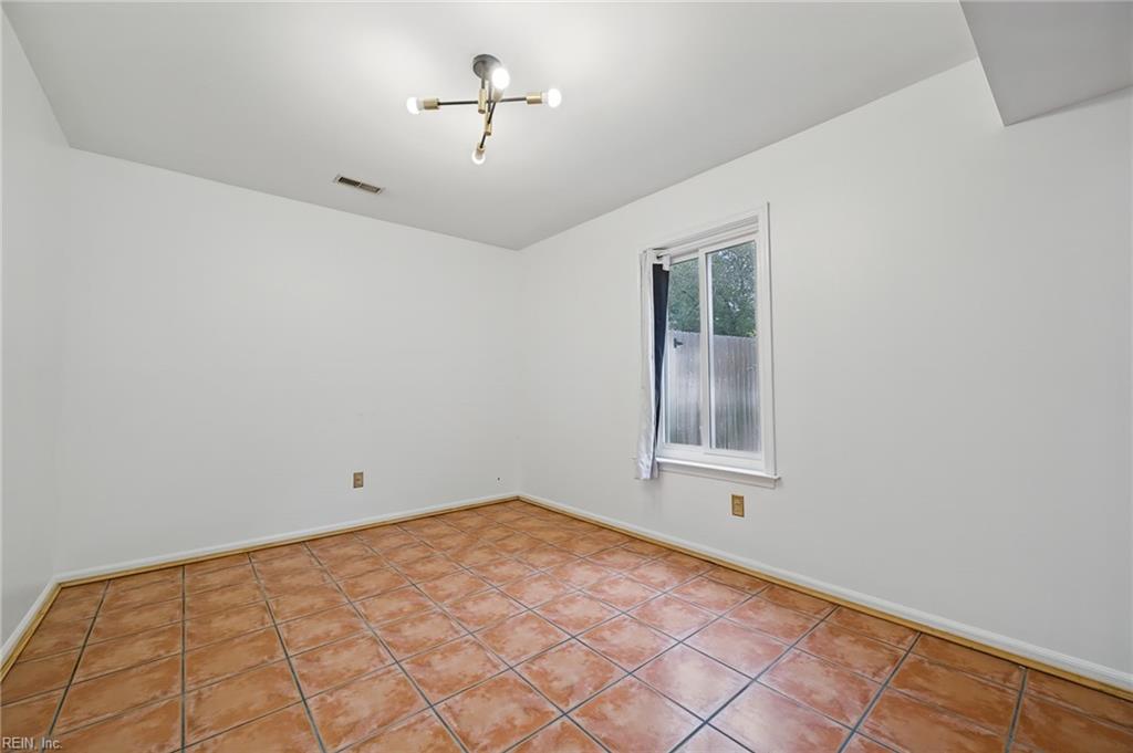 513 Great Park Dr Property Photo 11