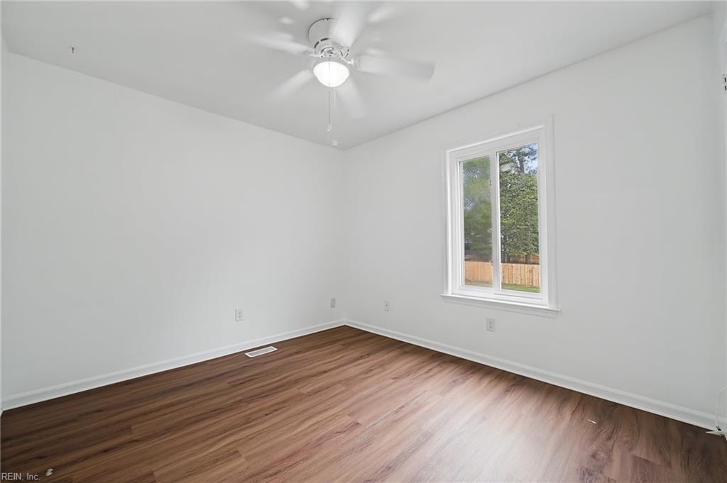513 Great Park Dr Property Photo 16