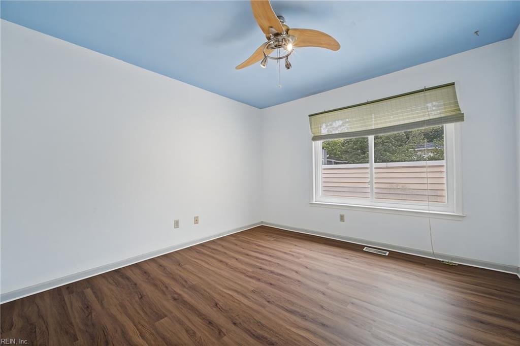 513 Great Park Dr Property Photo 21