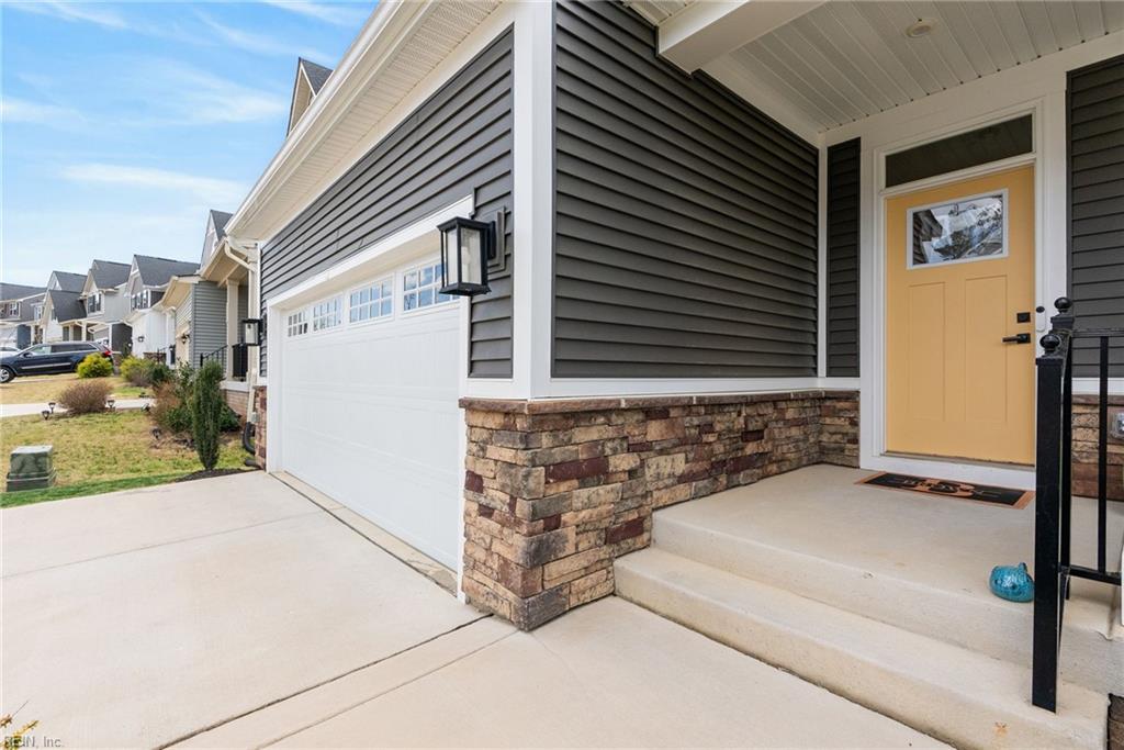 9733 Goldenrod Ct Property Photo 3