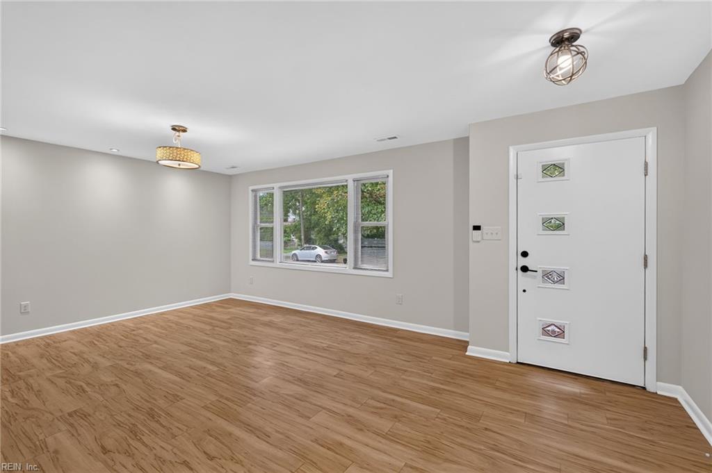 1241 37th St Property Photo 3