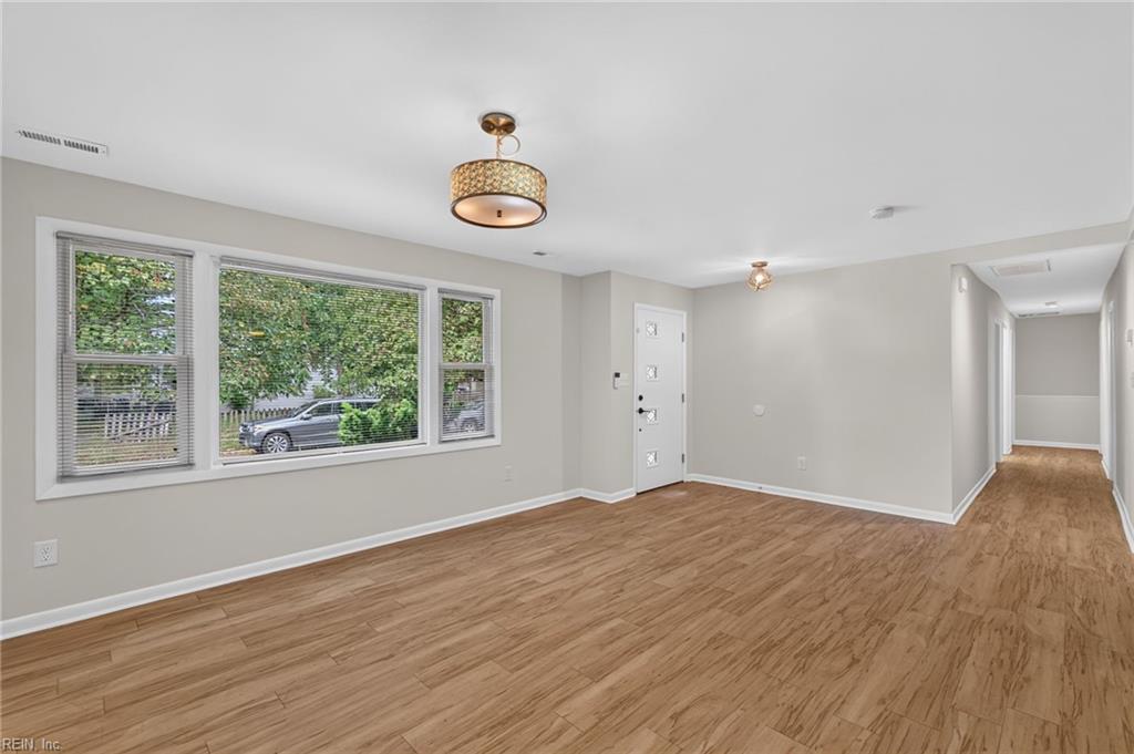 1241 37th St Property Photo 6