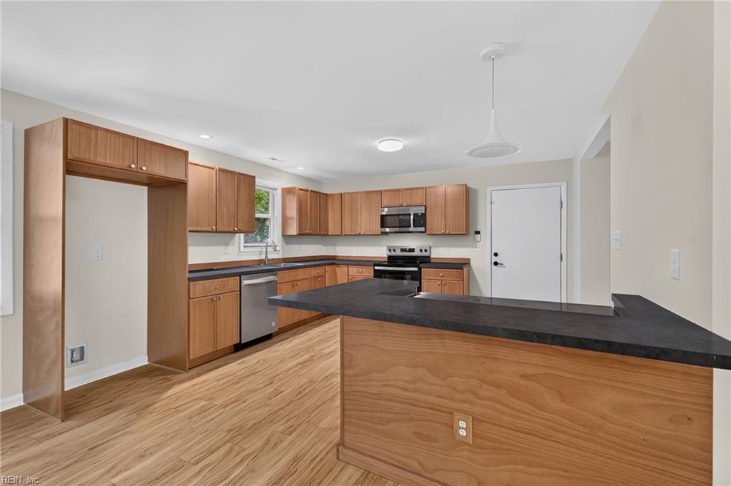 1241 37th St Property Photo 11