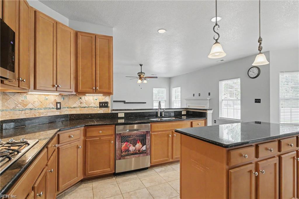 413 Quaker Ridge Ct Property Photo 2
