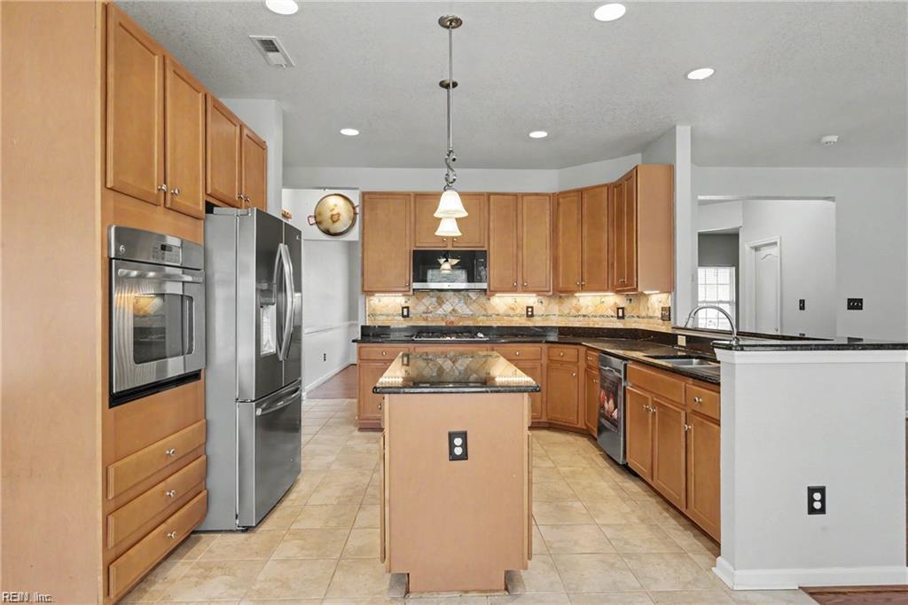 413 Quaker Ridge Ct Property Photo 3