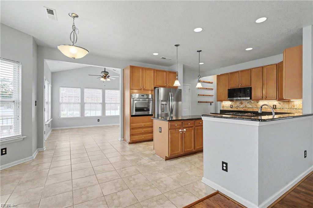 413 Quaker Ridge Ct Property Photo 4