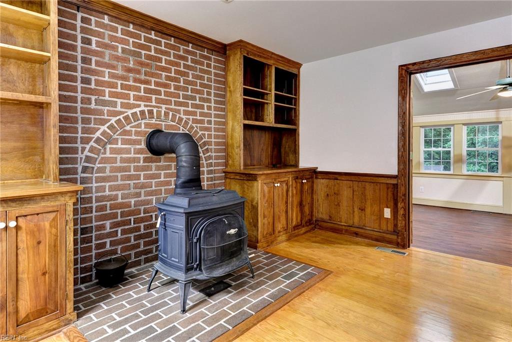 109 Forest Ln Property Photo 8
