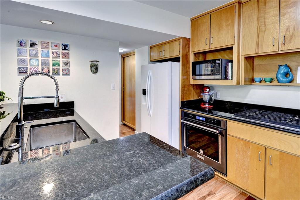 411 Hempstead Rd Property Photo 20