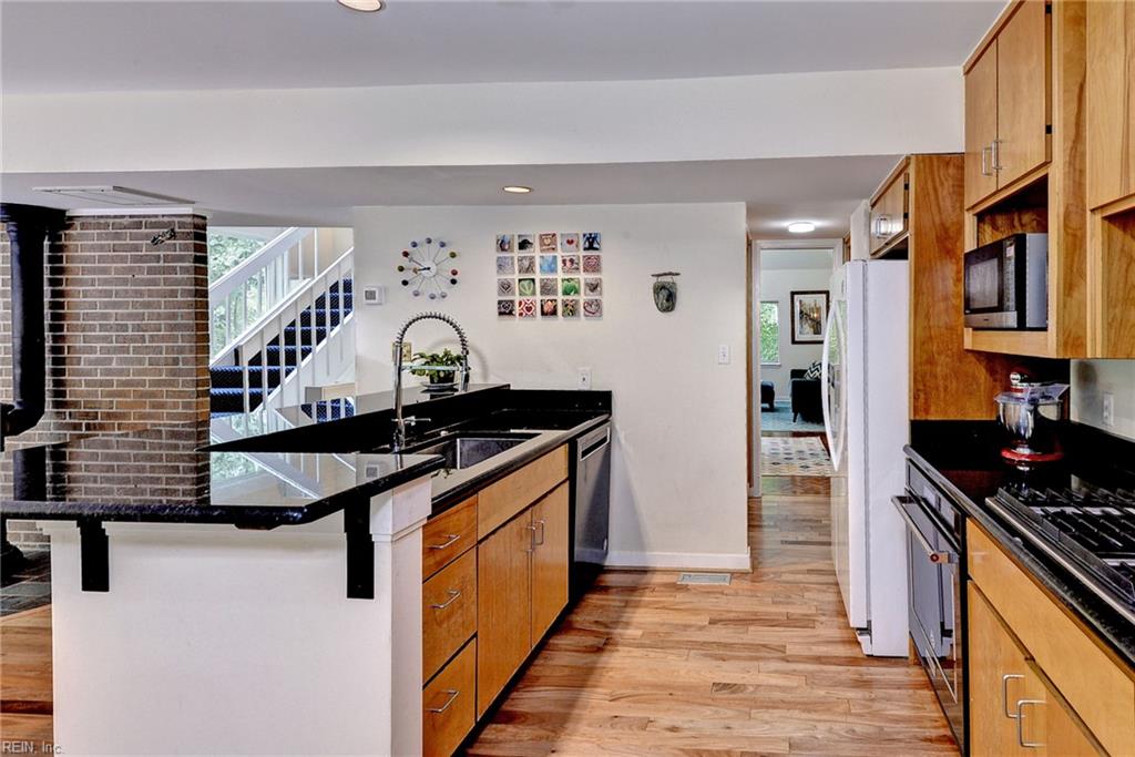 411 Hempstead Rd Property Photo 21