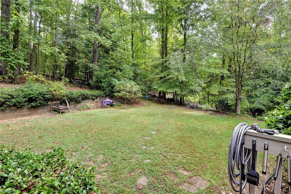 411 Hempstead Rd Property Photo 40