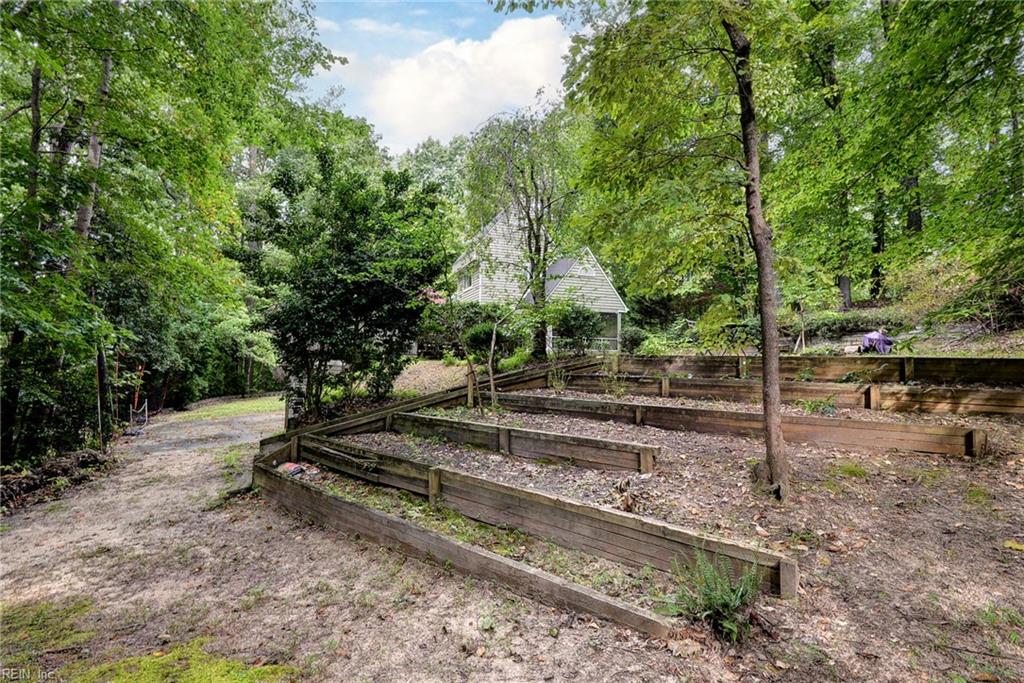 411 Hempstead Rd Property Photo 41