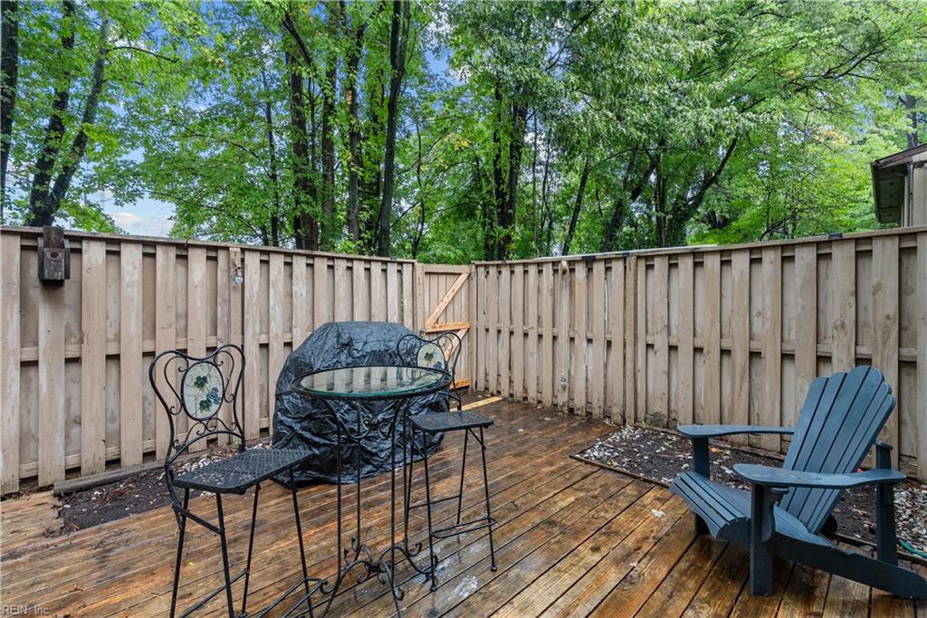 1003 N Green Dr Property Photo 32