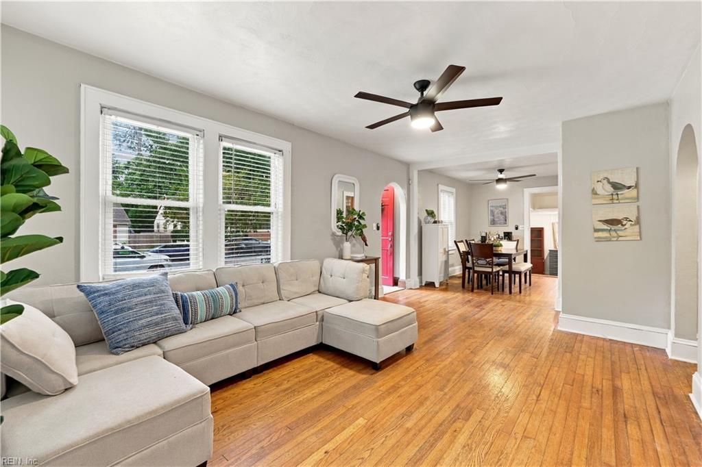 1114 Noble St Property Photo 7