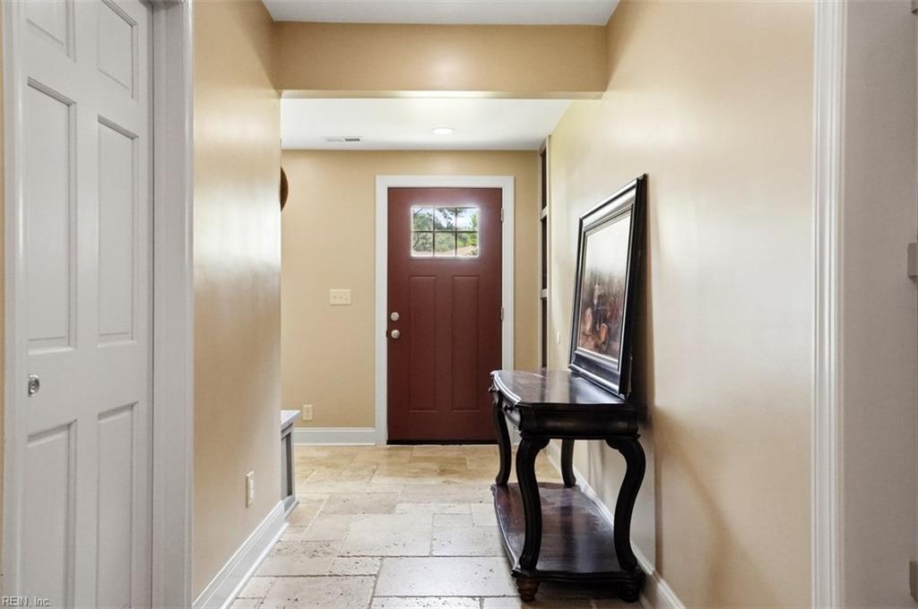2105 Sterling Point Dr Property Photo 11
