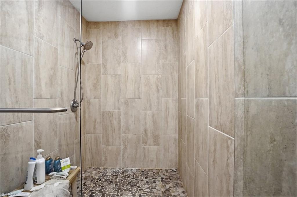 2105 Sterling Point Dr Property Photo 16