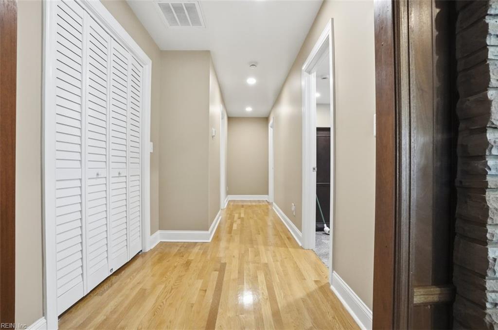 2105 Sterling Point Dr Property Photo 17