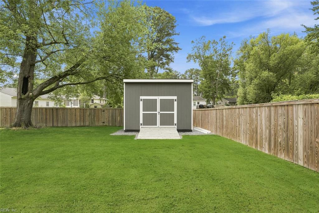 2105 Sterling Point Dr Property Photo 25